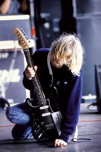 Nirvana - Kurt Cobain On Knee